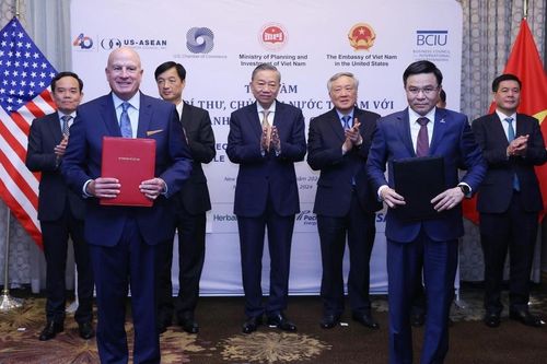 Tổng Bí thư chứng kiến lễ ký thỏa thuận hợp tác về chuyển đổi số