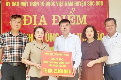 Ngành y tế huyện Sóc Sơn tích cực hỗ trợ người dân vùng ngập lụt