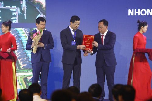 Đồng Nai trao quyết định đầu tư cho 17 dự án hơn 6 tỷ USD