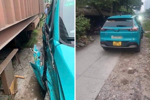 Tai nạn giao thông mới nhất 25/9/2024: tài xế xe taxi thoát chết trong gang tấc