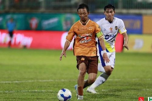 Tin nóng bóng đá Việt hôm nay 25/9: ĐKVĐ V-League bổ sung ngoại binh, tiền vệ của ĐT Việt Nam lọt top Vua phá lưới