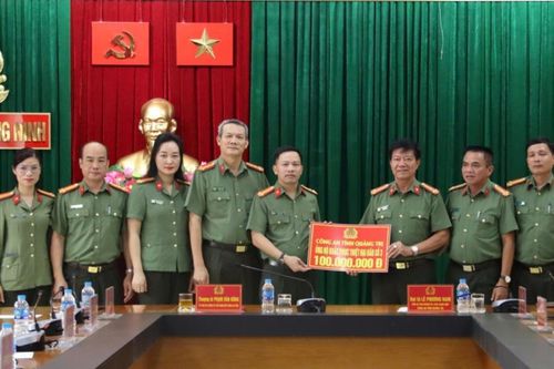 Công an Quảng Trị sẻ chia, hỗ trợ Công an Hải Phòng và Quảng Ninh khắc phục bão số 3