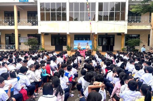 Sôi nổi hoạt động ngoại khóa tuyên truyền an toàn giao thông cho học sinh Trường Tiểu học Võ Thị Sáu (TP.Gia Nghĩa)