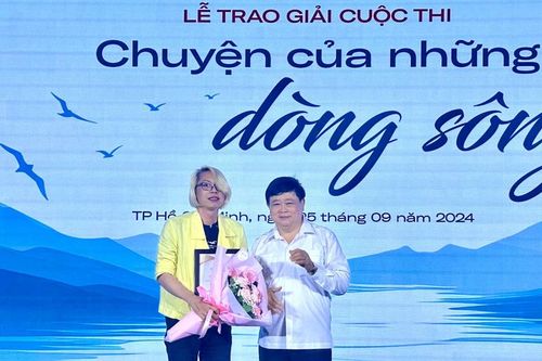 Nhà văn Tống Phước Bảo đoạt giải nhất cuộc thi 'Chuyện của những dòng sông'