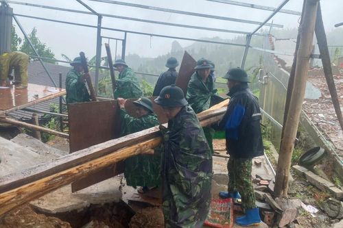 Dốc sức giúp dân khắc phục hậu quả mưa lũ