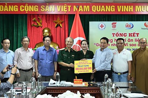 Ủng hộ tri ân liệt sĩ 'Gọi tên những vì sao đất nước'