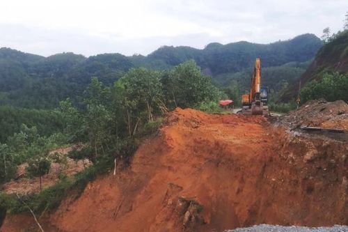 Quảng Ninh: Lệnh xây dựng công trình giao thông khẩn cấp sau bão số 3