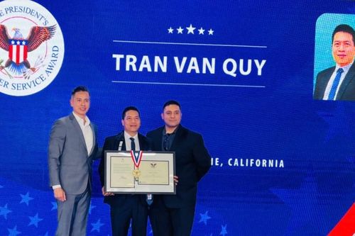 Tổng Giám đốc Công ty dệt may Trung Quy nhận giải thưởng President's Volunteer Service Award 2023