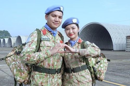 Cặp vợ chồng mũ nồi xanh Việt Nam tới Abyei cống hiến sức trẻ