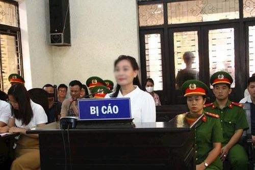 Phát hiện sai sót của cán bộ quản lý đất đai, liền nhắn tin tống tiền 300 triệu