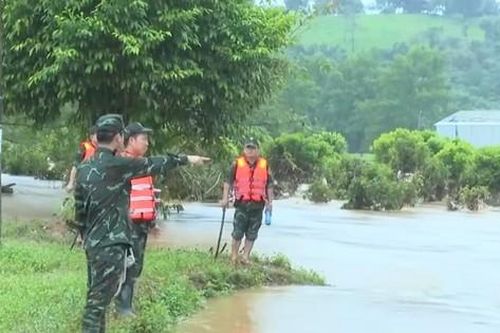 Tìm thấy thi thể hai nạn nhân bị lũ cuốn trôi ở Mộc Châu