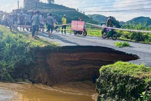 Cấm các phương tiện lưu thông qua tỉnh lộ 721 do sạt lở