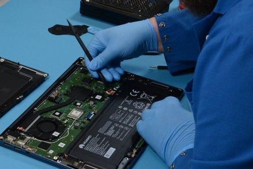 'Mổ bụng' laptop Huawei tiết lộ tiến bộ công nghệ của Trung Quốc