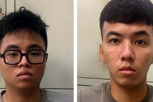 Bắt 2 kẻ cướp giật điện thoại, kéo lê cô gái trên đường ở Hà Nội