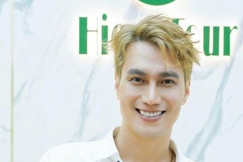 Diễn viên Việt Anh 'nổi loạn' ở tuổi 43, MC Minh Trang VTV khoe nhan sắc trong veo