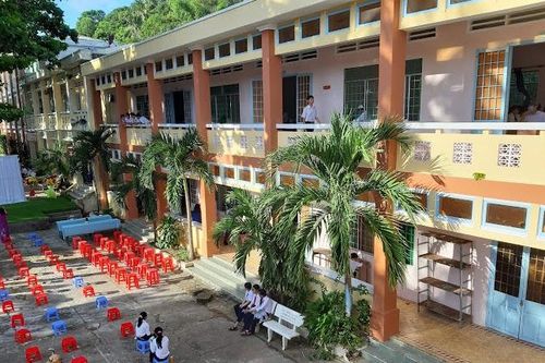 Điều tra nguyên nhân nghi ngộ độc thực phẩm tại một trường học ở Kiên Giang