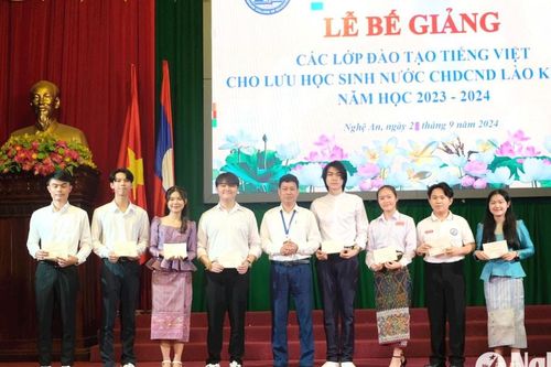 111 lưu học sinh Lào hoàn thành chương trình đào tạo tiếng Việt tại Nghệ An