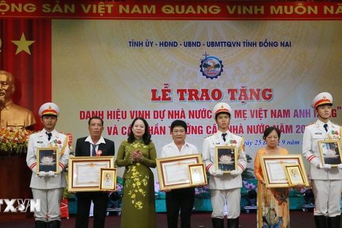 Phó Chủ tịch nước trao truy tặng danh hiệu Bà mẹ Việt Nam Anh hùng ở Đồng Nai