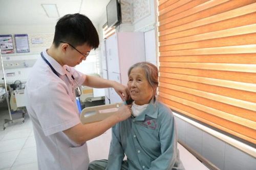 Phú Thọ: Phẫu thuật cắt thành công khối bướu giáp hiếm gặp