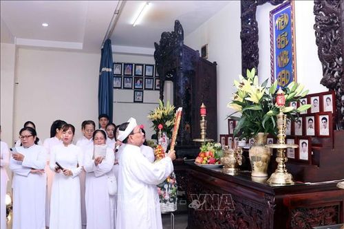 Đồng bào theo đạo Cao Đài chăm lo đạo pháp, tích cực thi đua yêu nước