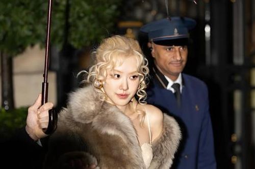Rosé đỉnh 'không bàn cãi' tại Saint Laurent show