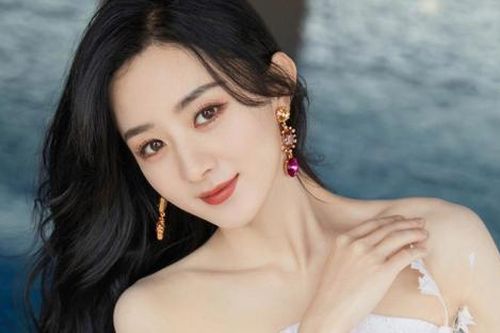 Khán giả nói gì trong ngày Triệu Lệ Dĩnh bước lên đỉnh cao danh vọng?