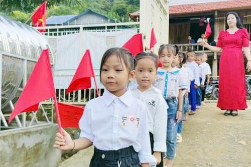 'Gieo mầm tri thức' nơi miền Tây xứ Nghệ - Bài 2: Thầy trò cùng nhau vượt khó