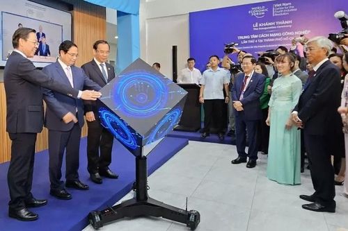 Thủ tướng Phạm Minh Chính dự lễ khánh thành Trung tâm Cách mạng Công nghiệp lần thứ 4