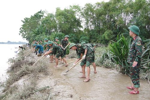 Gần 200 cán bộ, chiến sỹ hỗ trợ Nhân dân vùng lũ tại TP Thanh Hóa