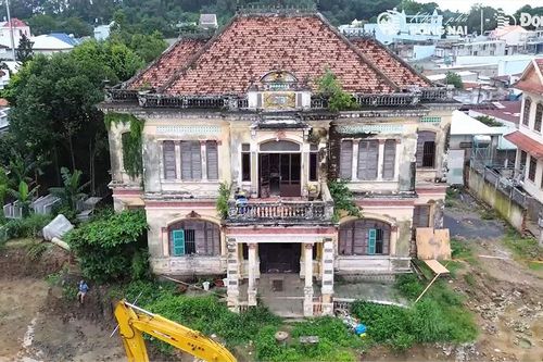 Chủ tịch HĐND tỉnh đề nghị nghiên cứu bảo tồn công trình trăm năm 'nhà lầu ông Phủ'