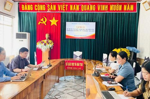 Tập huấn sử dụng Tài liệu Giáo dục địa phương tỉnh Gia Lai lớp 12