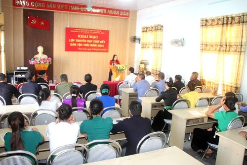 Khai mạc lớp truyền dạy chữ viết dân tộc Thái