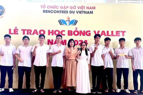 9 học sinh Lào Cai được nhận học bổng Vallet