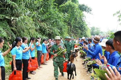 Chia tay lực lượng tìm kiếm cứu hộ, cứu nạn rời Nậm Tông