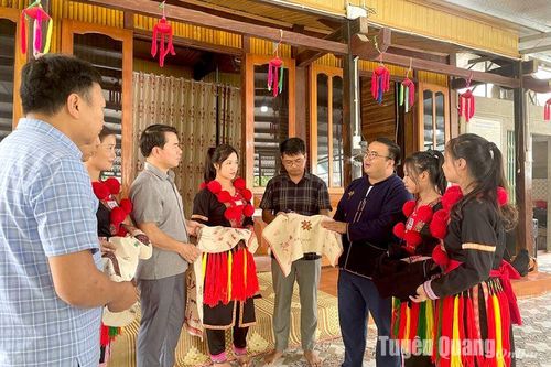 Người 'truyền lửa' bảo tồn di sản văn hóa