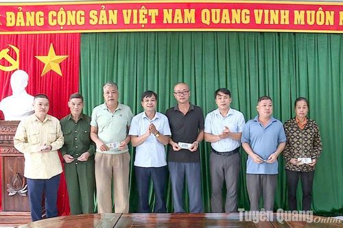 Hội Nông dân Chiêm Hóa trao 150 triệu đồng hỗ trợ hội viên bị thiệt hại do mưa lũ
