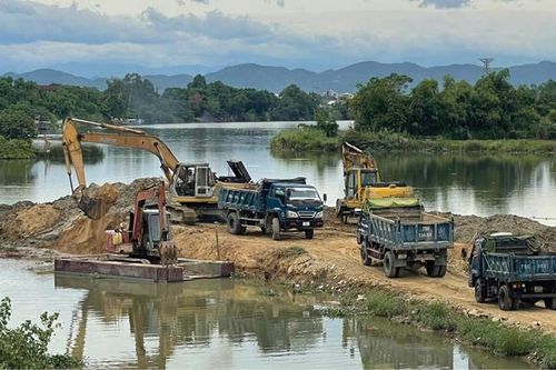 Nạo vét cồn đất thượng lưu đập La Ỷ: Đảm bảo tiêu thoát nước và tạo cảnh quan môi trường