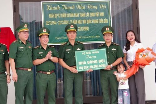 Bàn giao 'Nhà đồng đội' cho quân nhân có hoàn cảnh khó khăn