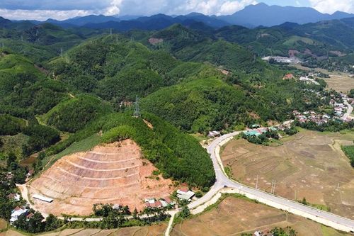 Quảng Ngãi: Hiện trạng núi Van Cà Vãi trước khi được đầu tư 14 tỷ chống sạt lở