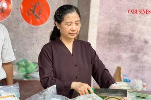 Bí quyết làm giò chả thơm ngon nức tiếng ở làng nghề truyền thống ven đô Hà Nội