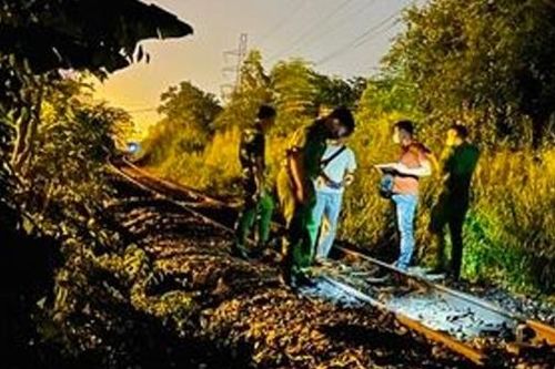 Nam sinh viên bị tàu hỏa tông tử vong