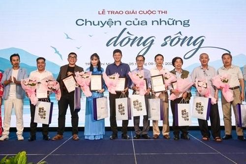Trao giải cuộc thi viết 'Chuyện của những dòng sông'