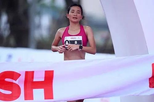 Nguyễn Thị Oanh phá kỷ lục quốc gia marathon