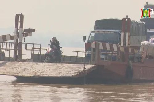 Nguy cơ mất ATGT tại bến khách ngang sông