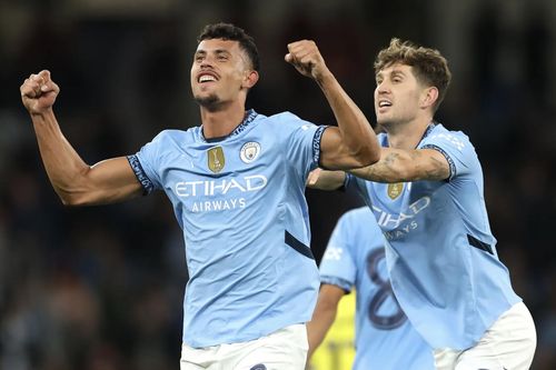 Thiếu Haaland, Man City vất vả thắng đội hạng Hai