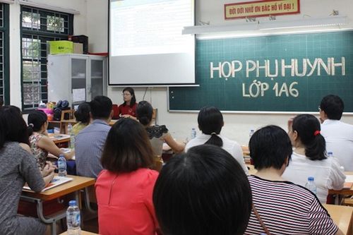 Tranh cãi tiền ủng hộ đầu năm, hội phụ huynh 'chia bè kết phái như trẻ con'