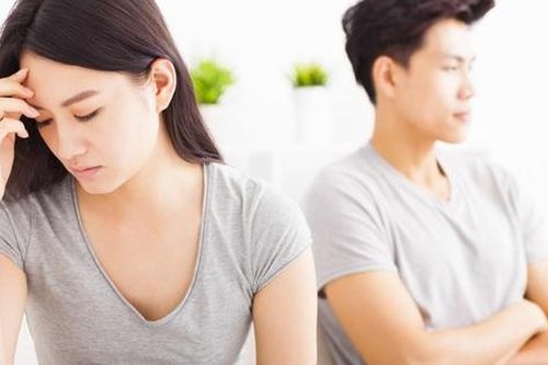 Chồng lương trăm triệu chỉ đưa vợ 10 triệu, tôi gục ngã khi nhìn vào tờ sao kê tài khoản của anh ta