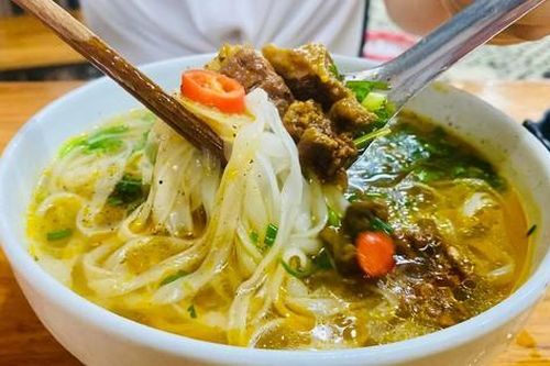 Quán phở bò sốt vang hơn 20 năm ở Hà Nội, ngày bán 400 bát
