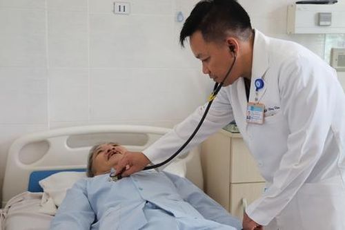 Tê chân kéo dài, nhiều người 'suýt chết' do điều trị nhầm bệnh