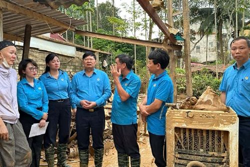 Công đoàn chung tay giúp người lao động khắc phục hậu quả bão lũ